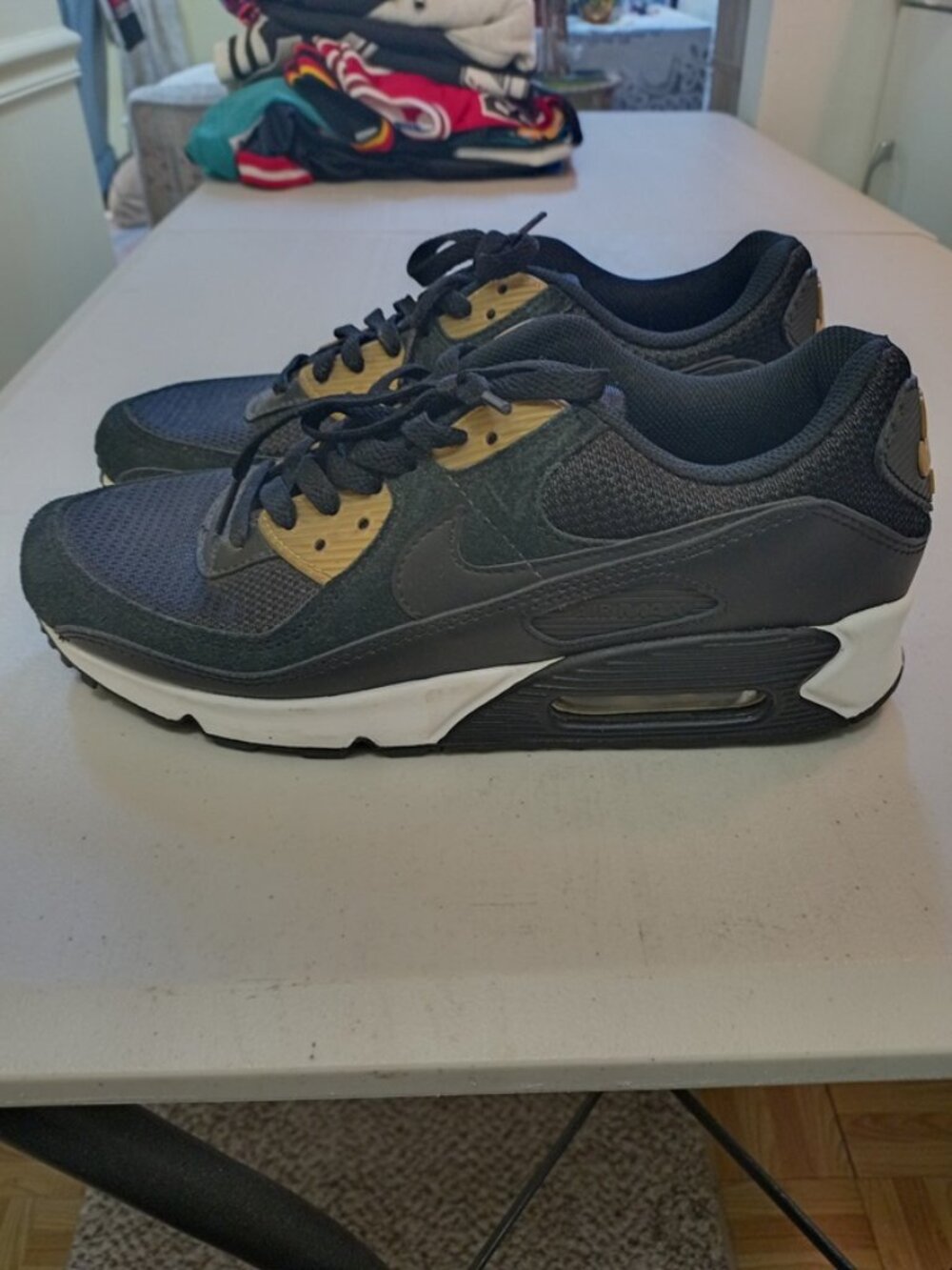 Nike Air Max 90 Black Metallic Gold DM7557-001 Men’s Size 10.5 EUC